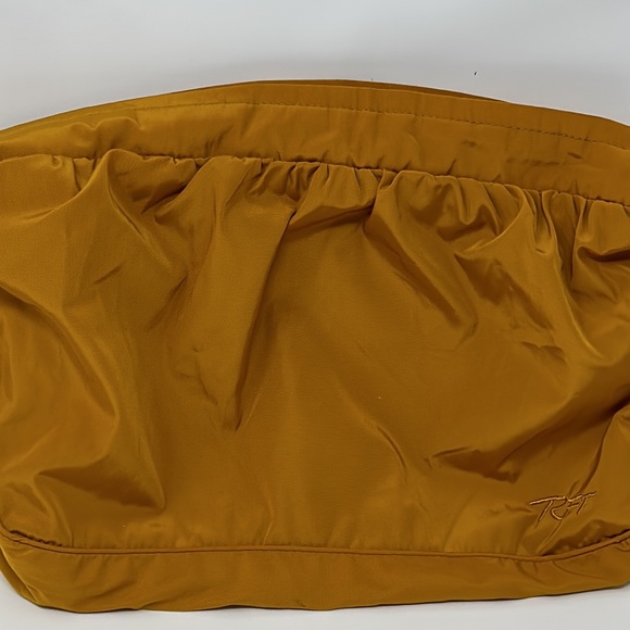 RFT Gold Cosmetic Purse Zip Up Pouch Excellent Condition - Picture 4 of 10